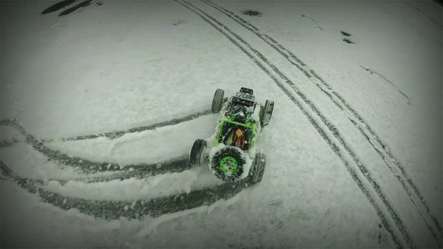 Дрифт на rc машине по снегу. Slow motion смотреть онлайн