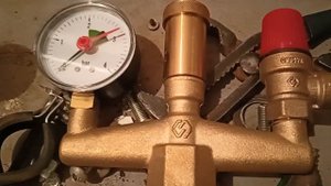 Группа безопасности напольного котла.