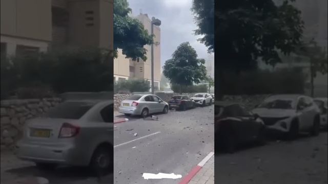 Ракета попала в жилой дом в Тель-Авиве