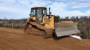 Работа бульдозера-планировщика и грунтового катка