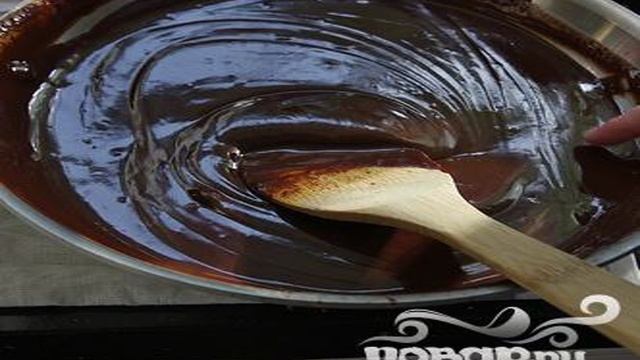 Профитроли с шоколадным соусом
