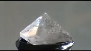 Видео для медитации. Хрустальная  пирамида.