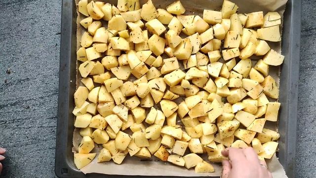 Ароматный картофель с соусом / картофель по деревенски в духовке , блюда из картофеля смотреть онлайн