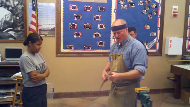 WFSC 2012 04 WFSC Master Bowyer Tom Turgeon Instructing SFC Lynn Irvin смотреть онлайн