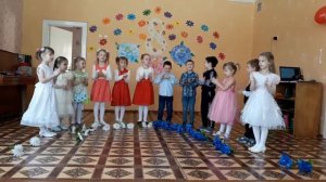 Утренник в детском саду "Песня про маму"