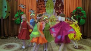 Танец бабочек на осеннем утреннике 2014.Муз. рук. Максюта Г. В.Dance of butterflies