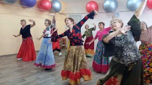 Занятие в клубе «Сеньоры» Цыганский танец