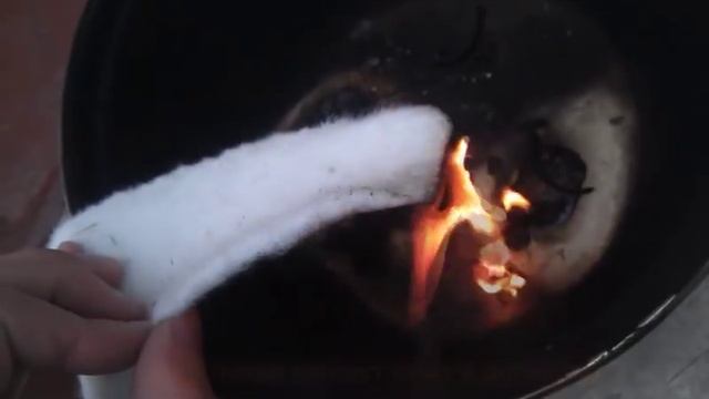 Чем НЕЛЬЗЯ утеплять двигатель (тест огнем и бензином) смотреть онлайн