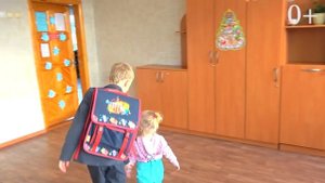 СОФИЯ ИДЕТ В ШКОЛУ. ЗАБИРАЕМ БРАТЬЕВ БРОС ШОУ ПОСЛЕ УРОКОВ.