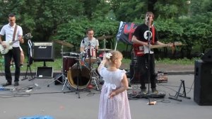 "Черный квадрат" исполняет песню группы "Кино" "Спокойная ночь" ВДНХ(ВВЦ).