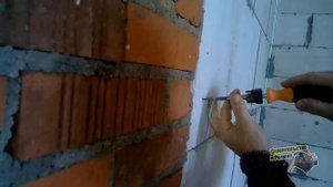 КАК БЫСТРО РАЗМЕТИТЬ И ПРАВИЛЬНО УСТАНОВИТЬ МАЯКИ ДЛЯ ШТУКАТУРКИ СТЕН