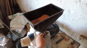 Кормоизмельчитель, мельница электрическая