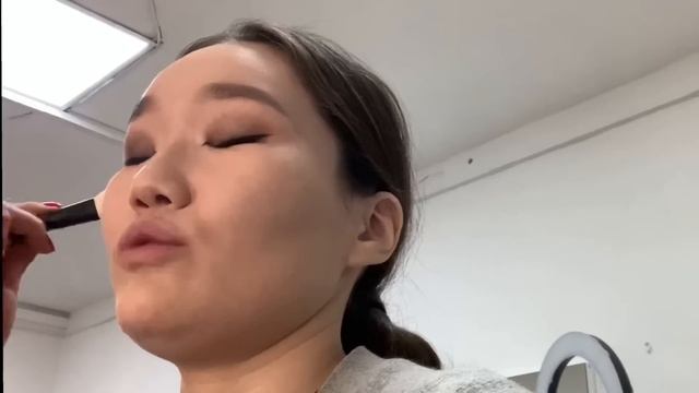 Треш-обзор салона красоты Якутск / Макияж за 1900 рублей смотреть онлайн