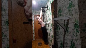 Высокие подтягивания с фиксацией вверху!Утренняя тренировка после 65лет.