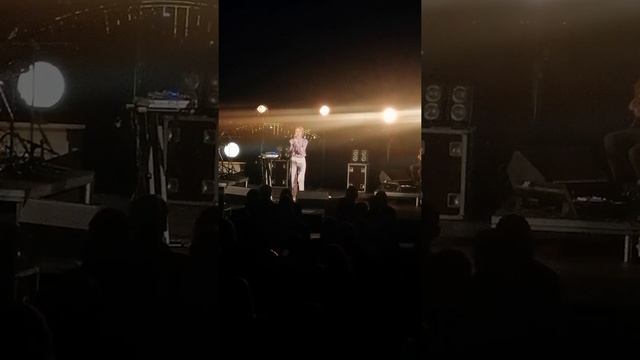 Один в каное-Немає дому(Live) смотреть онлайн