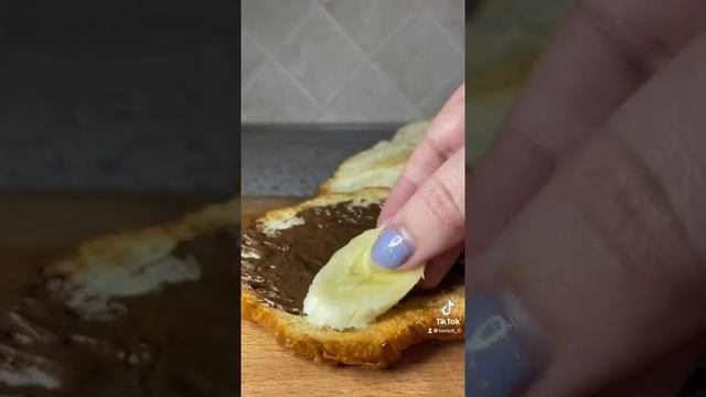 Nutella?? а вы любите такие круассаны?? что вы творите на канале ??