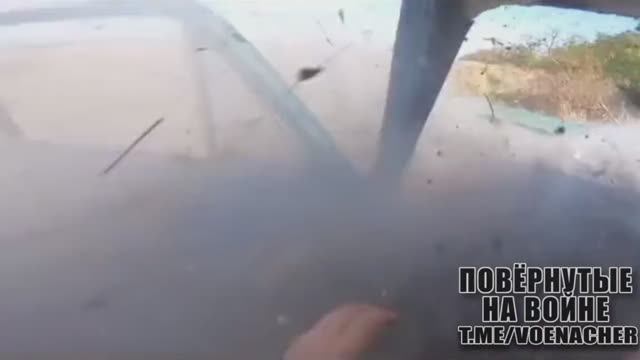 💥☠⚡Видео прилета FPV-дрона ВС РФ по автотранспорту во время эвакуации одного из раненых солдат ВСУ