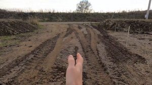 Делаем дренаж участка и ровняем участок трактором