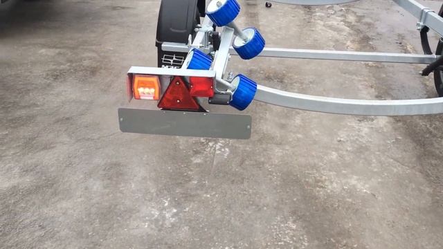 Задние фонари FT-121 T LED на лодочном прицепе МЗСА. Обзор смотреть онлайн