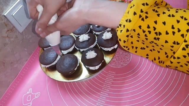 ВУПИ ПАЙ пирожные ва чокопай,РУЛЕТ бисквитный??