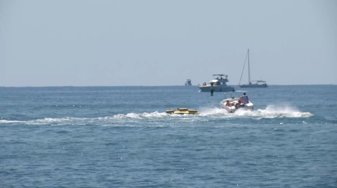 Водные аттракционы на пляжах Черного моря: кто отвечает за их безопасность?