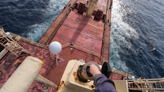 Замена навигационного огня на мачте судна смотреть онлайн