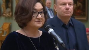 Полотно Эрика Булатова "Картина и зрители" в коллекции Третьяковской галереи