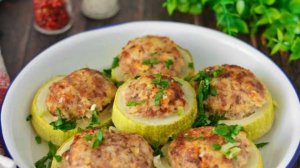 Это первое , что я готовлю из сезонных кабачков! Нереально вкусные ФАРШИРОВАННЫЕ КАБАЧКИ!