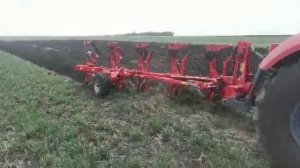 5- ти корпусной навесной оборотный плуг #UNLU со сплошным отвалом в паре с трактором #Кировец К5