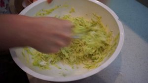 Оладьи из кабачков со сметаной - вкусный завтрак! -   Zucchini Pancakes - a delicious breakfast!