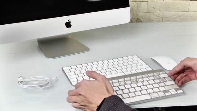 Apple iMac 21.5" (2015) with Retina 4K: unpacking смотреть онлайн
