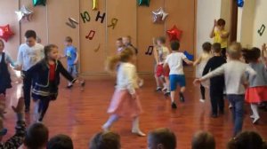 старшая группа 1 танец  Дети нарисовали