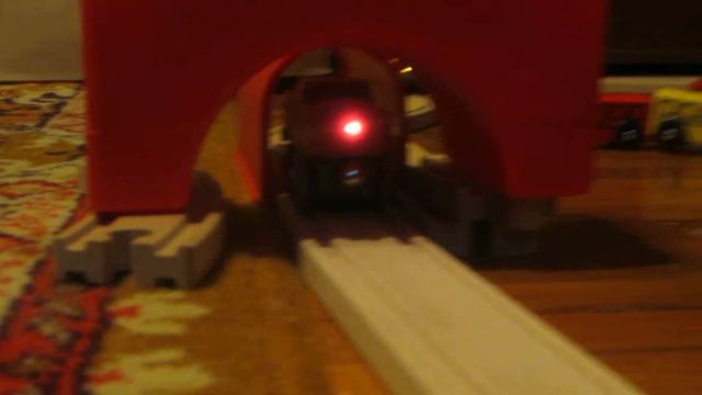 Деревянная железная дорога / Локомотивы BRIO и Biltema смотреть онлайн