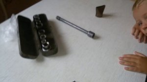 Откручивыние болта от стиральной машинки.