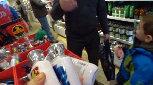 В США не празднуют Новый Год / Покупаем дорогие игрушки на елку / Распродажи после Рождества