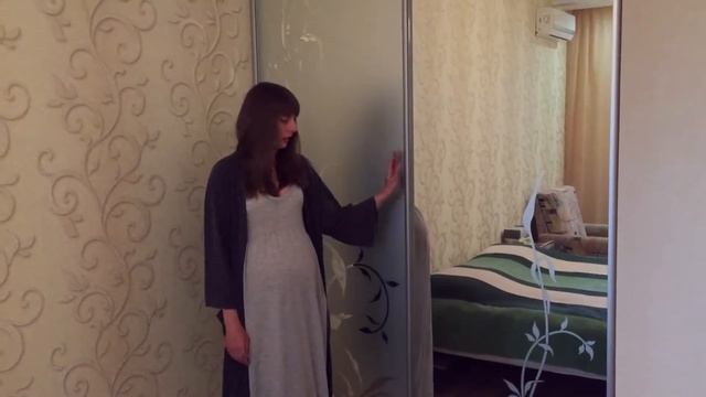 Вбудована шафа купе з дзеркальними (піскоструй) дверьми. Відеовідгук!