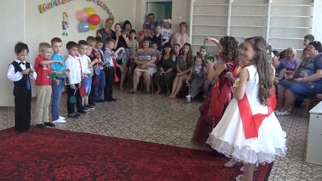 В Детском саду весёлый выпускной смотреть онлайн