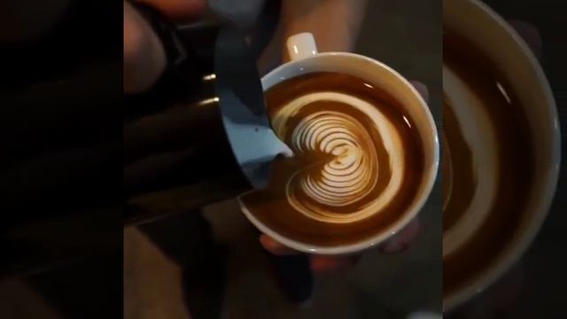 Рисунок на кофе - latte art смотреть онлайн