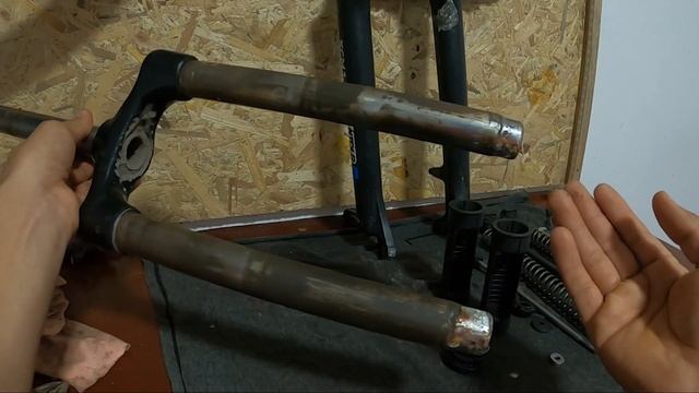 Mantenimiento de rodamientos de dirección y horquilla Suntour XCM30 --- Suciedad total ? смотреть онлайн