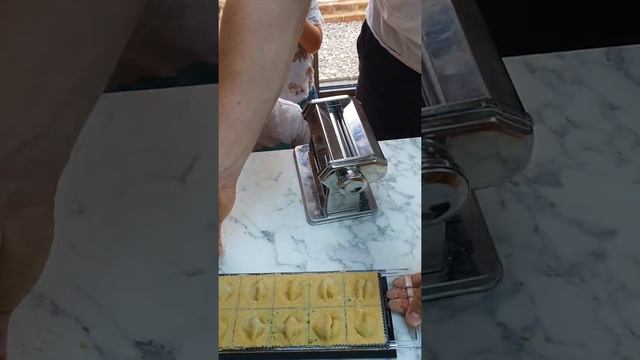 Равиоли в домашних условиях. Как делать пасту. Тесто смотреть онлайн