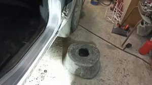 Снимаем переднюю правую дверь на Форд Фьюжн за три минуты!