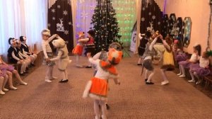 Новогодний танец зверят. Старшая группа. МБДОУ №3 г.Новошахтинск. Муз.руководитель Сергеева Н.А.