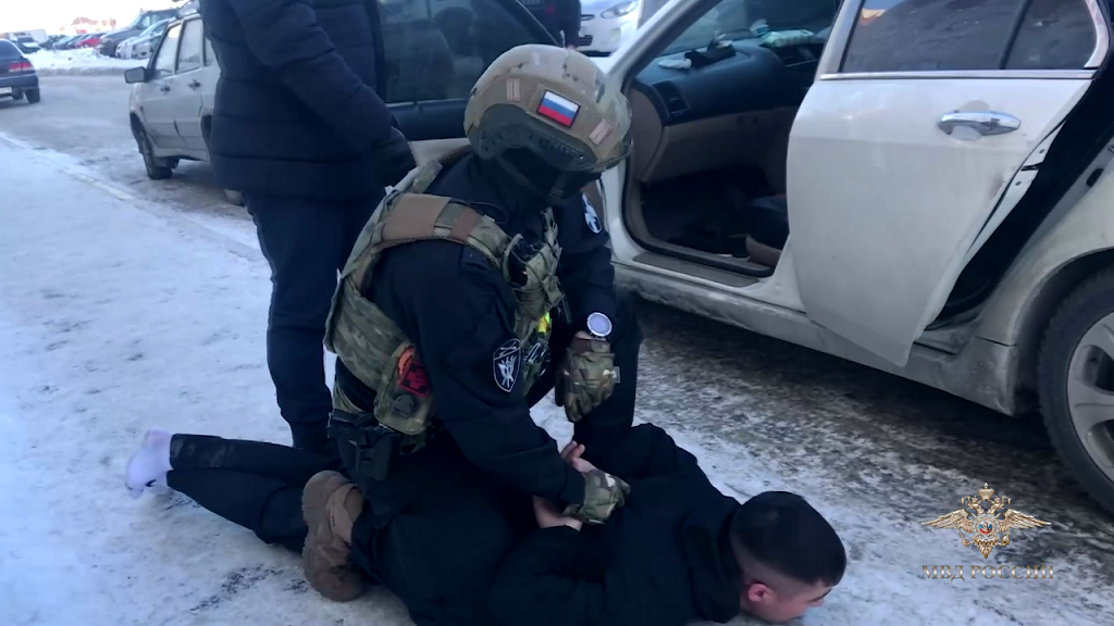 В Омске задержали полицейского. Омск мошенничество