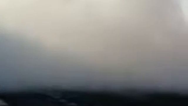 Смотреть видео( Мощный автомобиль Camaрo греет резину) смотреть онлайн