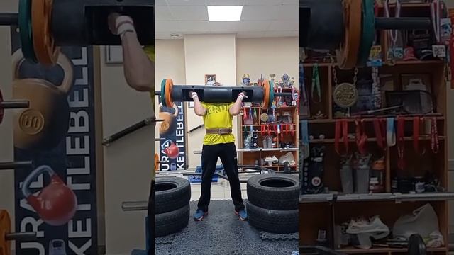 Алексей Щелоков - 45 лет.Тренировка в подъеме Лонг-Лифт (бревно от IRON KING ). Log Lift, dumbbell