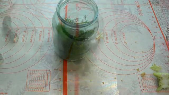 МАРИНОВАННЫЕ ОГУРЧИКИ НА ЗИМУ на 1 литровую банку Хрустящие, ароматные! Рецепт просят все! смотреть онлайн