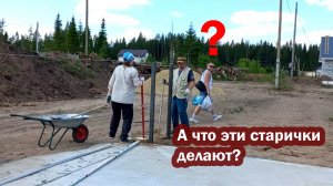 Устанавливаем столбы для забора. Мотобур пробурил лунки. Прохожий в недоумении