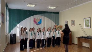 Хор учащихся средних классов. "Ордена" сл и муз Н. Мисяковой.
