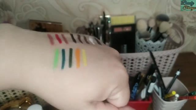 КОСМЕТИЧКА НА ЧЕРВЕНЬ. 2-га декада смотреть онлайн