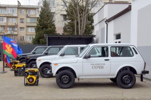 Сос Мартиросян передал в зону СВО автомобили и гуманитарный груз